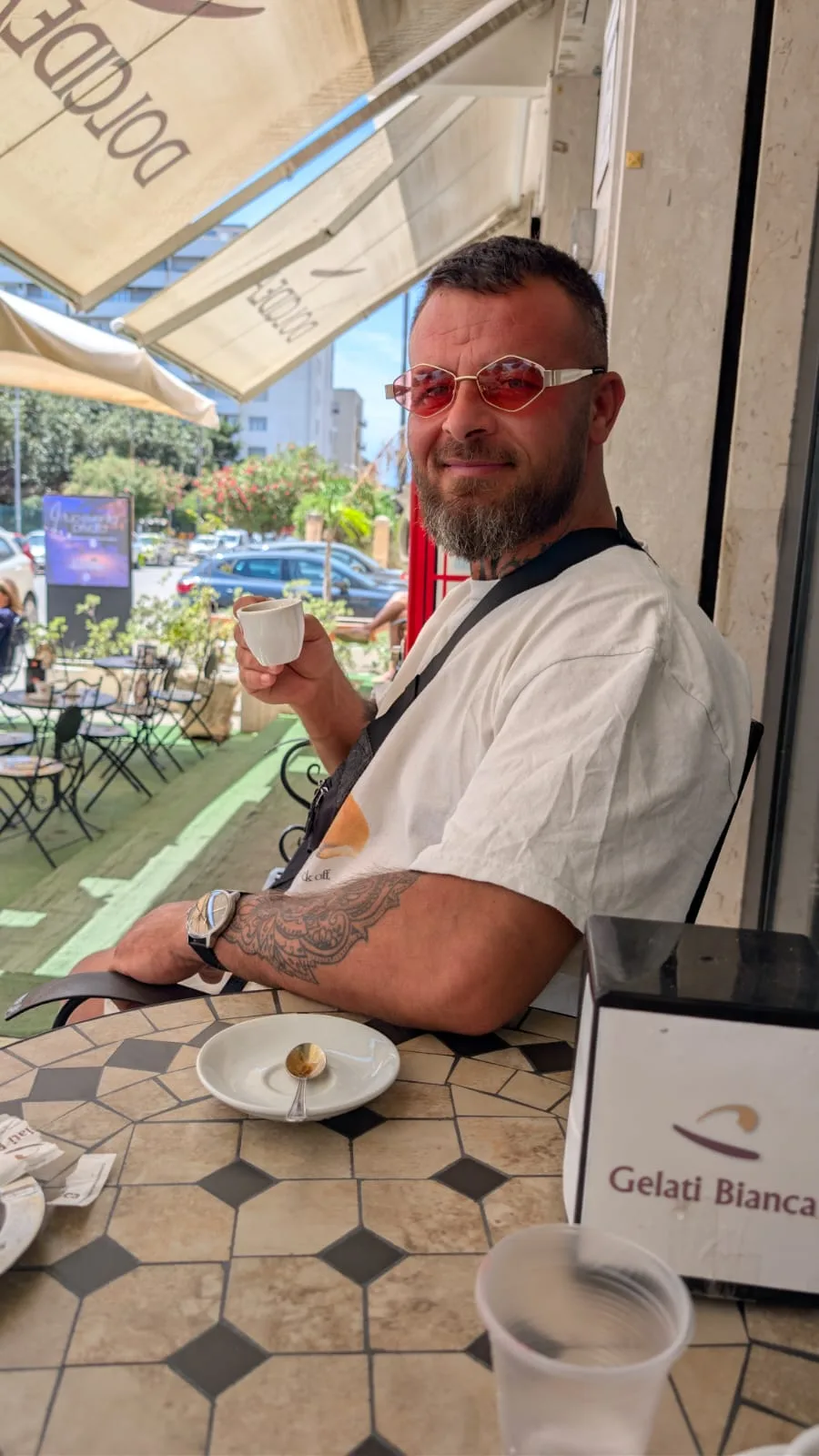 Enrico Botta beim Kaffee